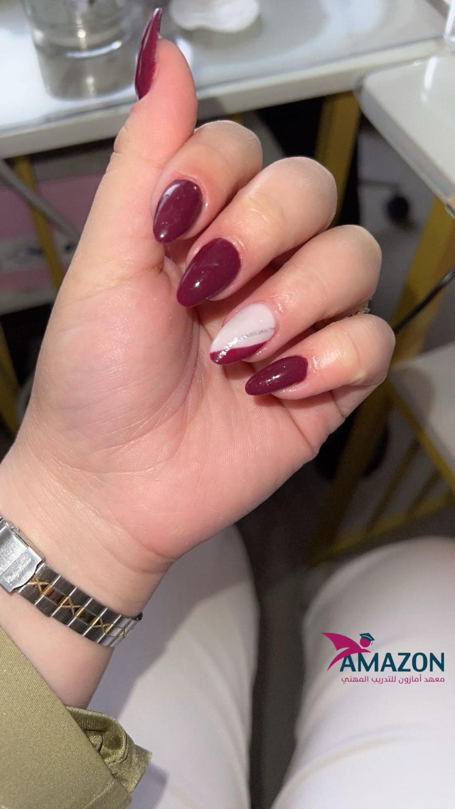 تطبيقات طالبات تخصص التجميل في مساق الاظافر الاحترافي