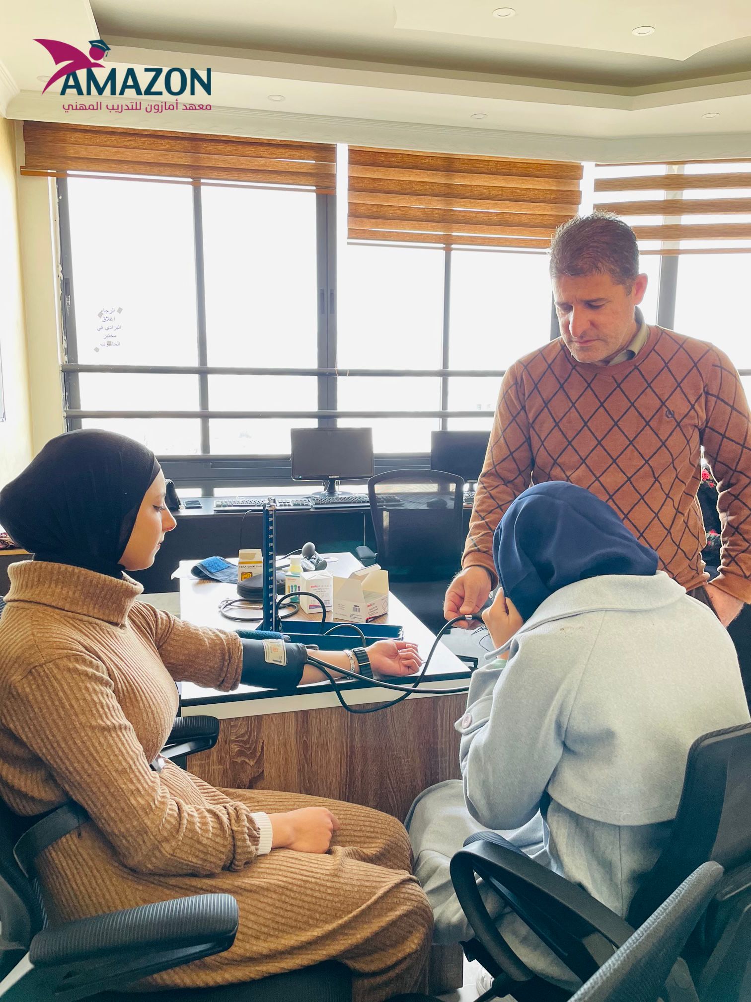 طالبات تخصص السكرتارية الطبية في معهد أمازون للتدريب المهني!