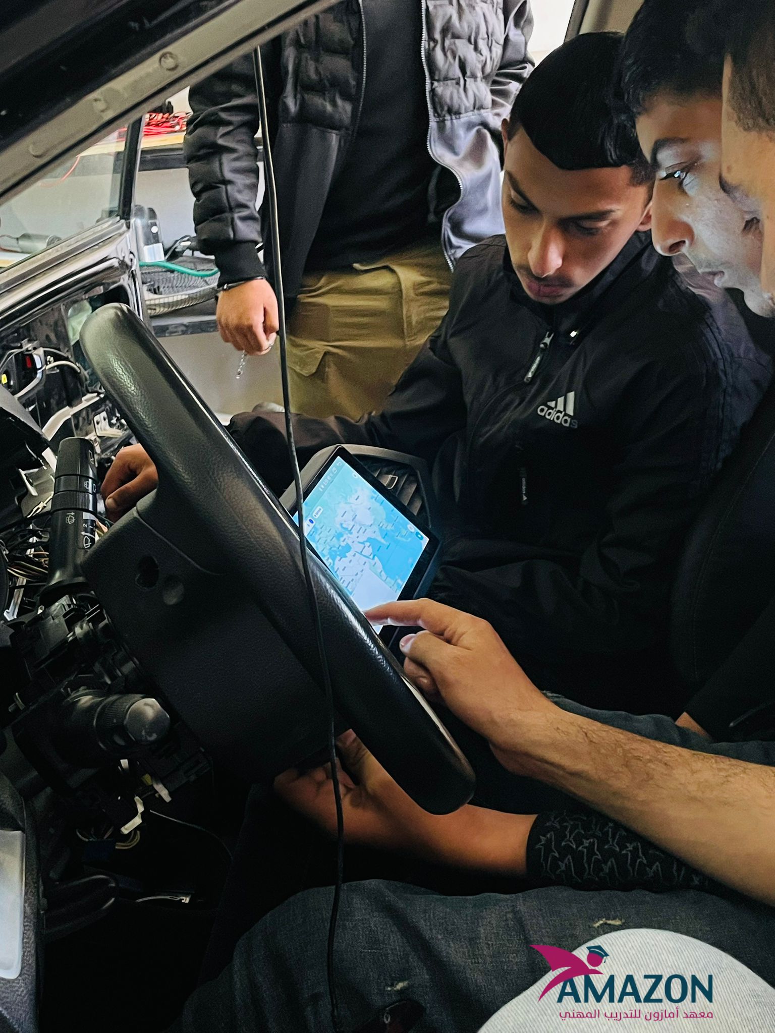  مساق الكماليات بتخصص كهرباء السيارات