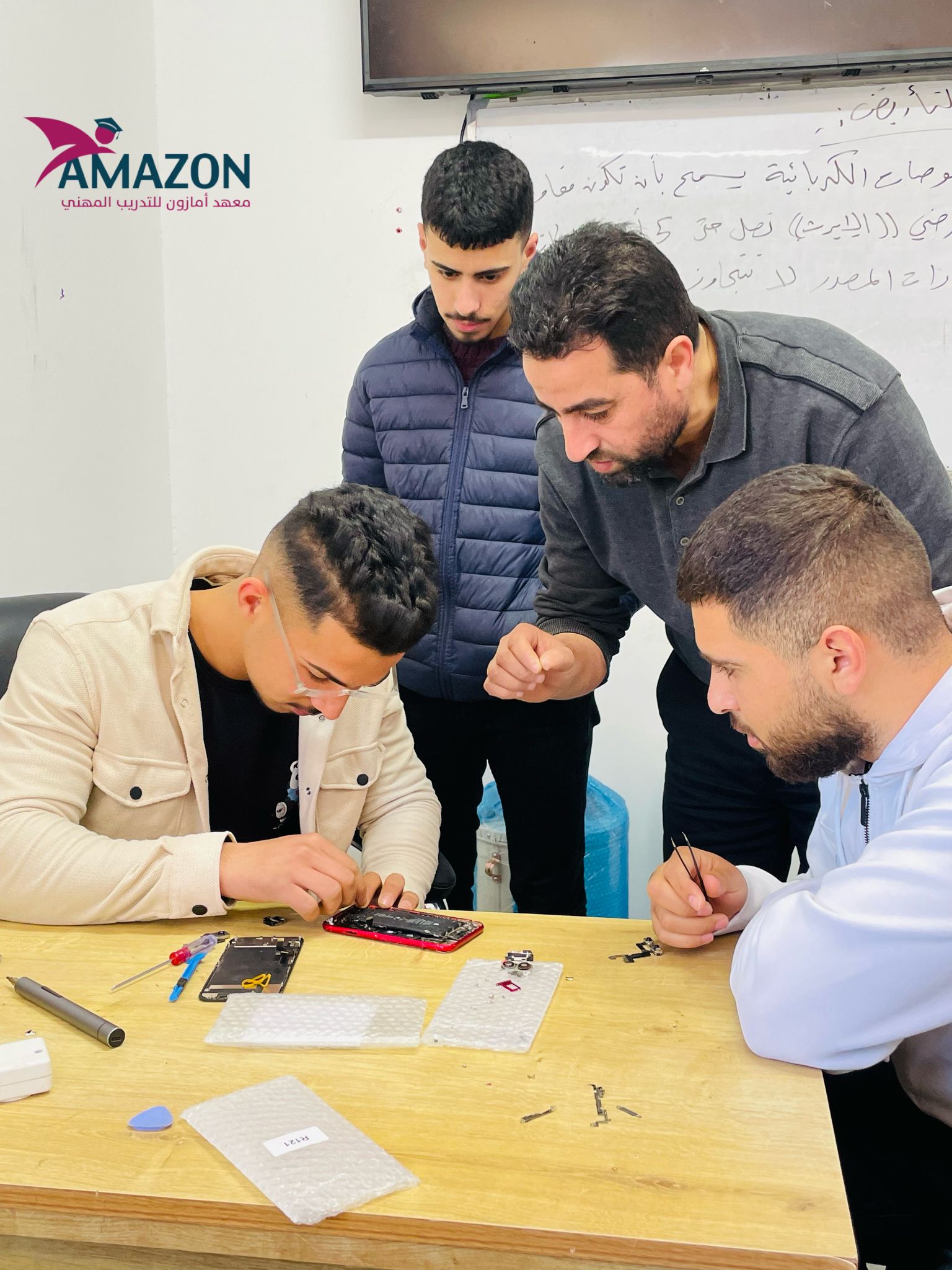 تخصص الصيانة الشاملة والشبكات في مساق صيانة الهواتف الذكية 