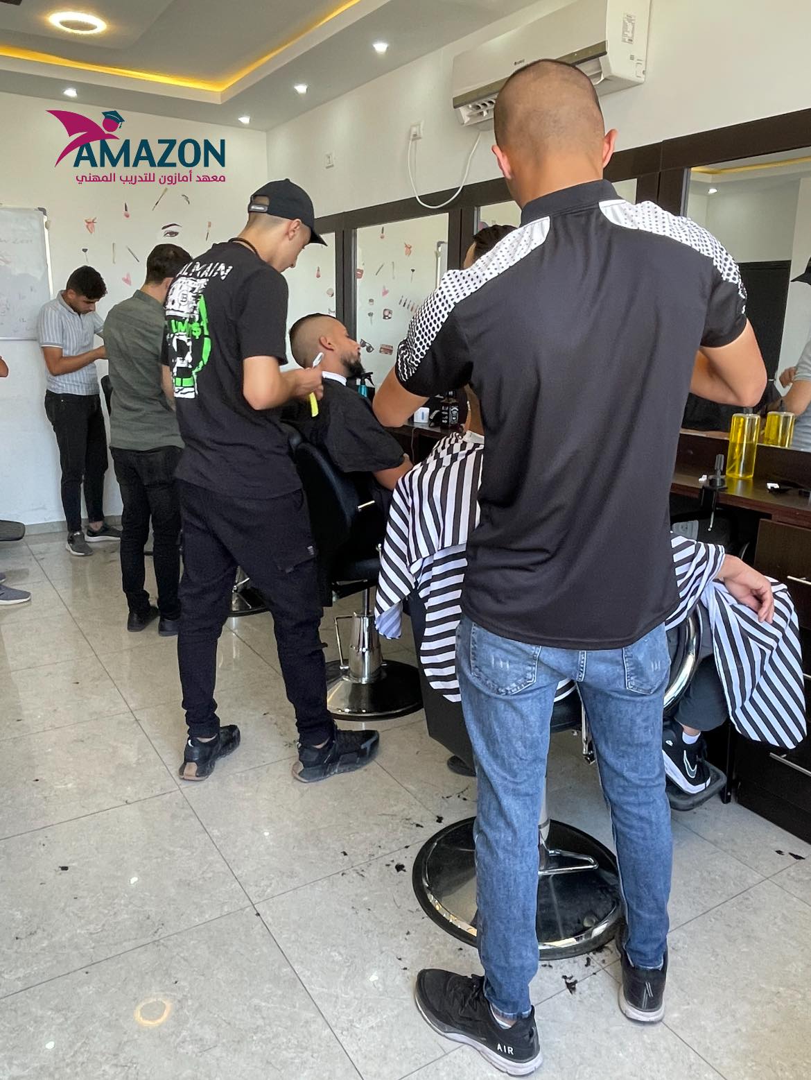 دورة الحلاقة الرجالية في معهد أمازون للتدريب المهني